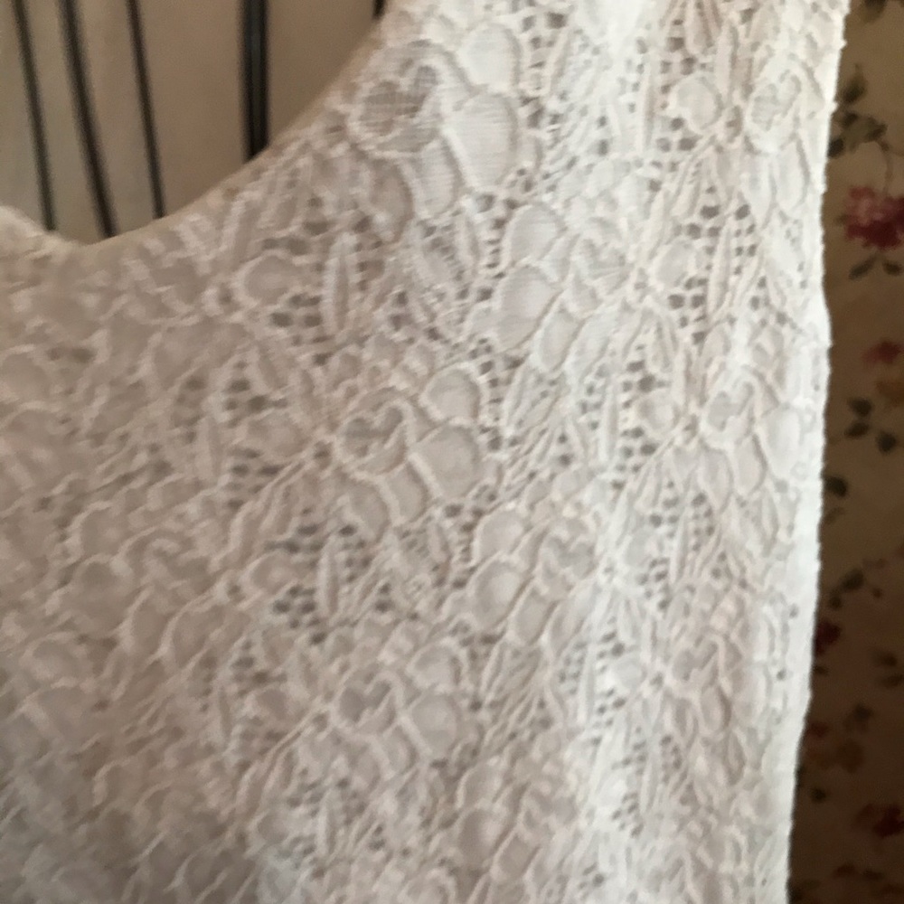 Lace Overlay Shell - Picture 2 of 8